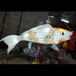 Proveedor de Faroles de Seda Tradicionales Chinos con Diseño de Animales y Peces - Product Image 1