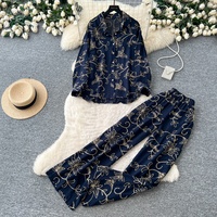 Ensemble chemise boutonnée élégante brodée de feuilles et pantalon large pour femme, idéal pour les trajets quotidiens et le bureau en automne