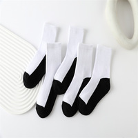 Vente en gros de chaussettes blanches de printemps et d'automne 2024 chaussettes décontractées en coton pour enfants chaussettes amples de sport blanches en coton pour enfants