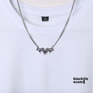 Collar con Colgante de Acero Inoxidable de Lujo, Diseño de Murciélago, Cadena Resistente al Deslustre, Ideal para Regalo y Uso Diario, en Venta - Product Image 2