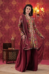 Ensemble Sharara en soie Chanderi légère avec embellissements floraux faits main, couleur bordeaux, pour tenues de mariage, excellent prix - Product Image 6