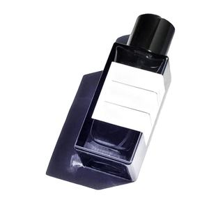 Bouteille de parfum en verre noir vintage rectangulaire de 50ml couvercle en plastique portable vide de <span class=keywords><strong>30ml</strong></span> 100ml carré cosmétique sérigraphie par pulvérisation - Product Image 1