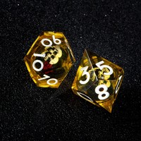 Ensemble de 7 dés polyédriques DND à noyau liquide en résine transparente jaune, faits à la main, à bords tranchants, pour jeux de rôle (RPG) et jeux de société (TRPG)