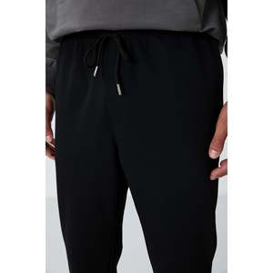 Pantalon de survêtement noir pour homme, coupe standard, taille élastique, tissu respirant décontracté - Product Image 2