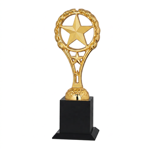 Elegante trofeo con acabado de metal pulido, ideal para reuniones de negocios, eventos educativos y competiciones deportivas. - Product Image 1