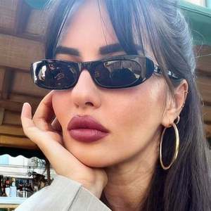 Gafas de Sol Retro de Moda 2025 para Hombre, Montura Estrecha Negra, Estilo Ojo de Gato, UV400, Montura Pequeña Rectangular, Gafas de Sol para Mujer - Product Image 3