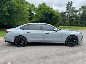 รถยนต์ปี 2024 I7 AWD ซีดาน เครื่องยนต์ 4 ลิตร เบาะหนัง พวงมาลัยซ้าย หลังคาซันรูฟ เกียร์ธรรมดา/อัตโนมัติ กล้องมองหลัง ไฟ LED มือสอง - Product Image 3