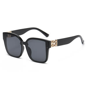 Gafas de sol cuadradas de moda para mujer, montura de PC, lentes AC, protección UV400, color negro, estilo mayorista transfronterizo - Product Image 2