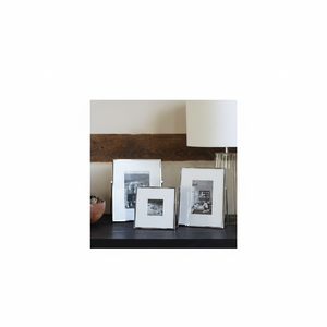 Marco de fotos de metal premium para cestas de regalo con apariencia elegante, ideal para ocasiones especiales - Product Image 1