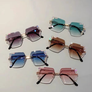 Gafas de Sol Sin Montura con Borde Recto 2024 para Mujer, Gafas de Sol de Moda para Adultos Mayores, con Cristales de Diamantes y Personalidad, Espejo Protector Solar - Product Image 1