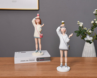 Statuette de fille en résine de style nordique moderne, mignonne, en forme de fille à crème glacée, pour la décoration de salon, d'hôtel, de café ou de maison