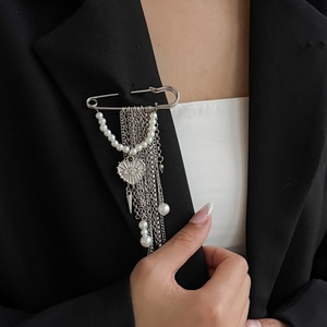 Broche de Diseño con Colgante de Corazón/Remache de Perlas Imitación, Cadena y Borla para Mujer, Accesorios de Moda para Trajes de Fiesta, Joyería, Regalo - Product Image 2