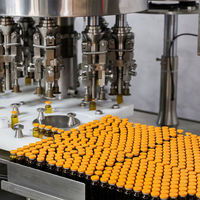 Ligne de remplissage et de capsulage automatique UR 2/4/6/8 têtes pour bouteilles en verre et plastique, flacons d'huile moteur, liquides et pâtes, avec remplisseuse de seaux