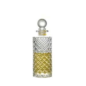 Botellas <span class=keywords><strong>de</strong></span> <span class=keywords><strong>vidrio</strong></span> <span class=keywords><strong>de</strong></span> perfume y aromaterapia <span class=keywords><strong>con</strong></span> forma <span class=keywords><strong>de</strong></span> diamante en relieve transparente <span class=keywords><strong>de</strong></span> 120ml y 150ml <span class=keywords><strong>con</strong></span> tapas cilíndricas <span class=keywords><strong>de</strong></span> esferas <span class=keywords><strong>de</strong></span> <span class=keywords><strong>vidrio</strong></span> - Product Image 1