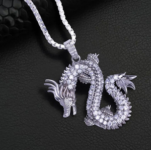 Colgante de Moissanita Único con Corte Brillante y Destellos Radiantes, Diseño Moderno y Elegante, Perfecto para Collares en Capas o de Uso Individual - Product Image 5