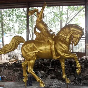 Escultura de guerra dorada europea, Guerrero de fundición de bronce con estatua de caballo - Product Image 1
