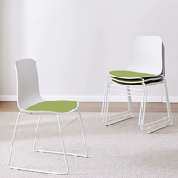 Chaise de salle à manger moderne empilable en plastique rembourrée, base en métal blanc, coussin en tissu, chaise d'appoint sans accoudoirs, légère