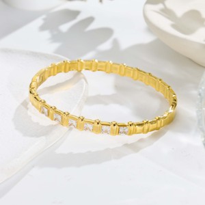 Brazalete de Acero Inoxidable Chapado en Oro de 18K con Zirconia en Forma de Bambú - Joyería de Lujo Ligero y Moderno para Mujer, Ideal para Fiestas - Product Image 2