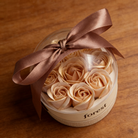 Coffret Cadeau Bijoux Rose Romantique avec Présentoir de Fleurs Éternelles et Supports pour Bague et Collier – Emballage de Demande en Mariage
