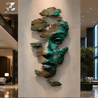 Sculpture murale artisanale en bronze, œuvre d'art métallique abstraite, finition patine antique, installation artistique décorative d'intérieur