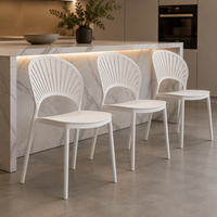 Chaise de salle à manger empilable en plastique de style nordique moderne avec dossier en forme de soleil, sans accoudoirs, idéale pour les restaurants de parcs et centres commerciaux