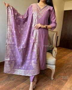 Nouvelle Collection Pure Chanderi 3 pièces pantalon Kurtis Dupatta avec broderie séquence travail vêtements pakistanais ensemble Kurti - Product Image 3