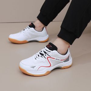 OEM zapatos <span class=keywords><strong>de</strong></span> bádminton blancos profesionales para hombres y mujeres PU Pickleball y zapatos <span class=keywords><strong>de</strong></span> <span class=keywords><strong>balonmano</strong></span> con forro <span class=keywords><strong>de</strong></span> malla para deportes <span class=keywords><strong>de</strong></span> verano - Product Image 1