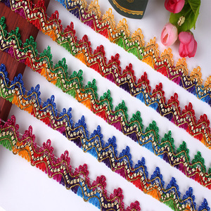 Tende Vintage a Onde all'Ingrosso, Pizzo Etnico per Abbigliamento e Accessori, Pizzo Colorato a Triangolo Dorato 100% Poliestere Ecologico - Product Image 1