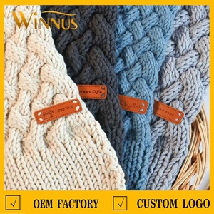 Tùy Chỉnh Logo Dập Nổi Thiết Kế May Mặc Áo Khoác <span class=keywords><strong>PU</strong></span> Jeans Da Nhãn Cho Quần Áo Túi Xách Hat Áo Thun Cap - Product Image 5