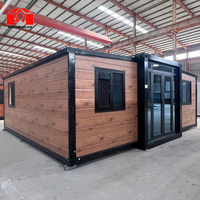Casa Contenedor Expandible de 20 Pies con Marco Negro, Estilo Madera Granulada, Dos Dormitorios y Un Baño