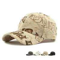 Cappellino da Baseball Vintage con Stampa Lettere, Bordo Sfrangiato, Design Unisex per Streetwear e Attività all'Aperto