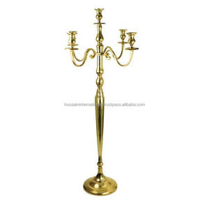 Elegantes candelabros de latón para decoraciones de mesa de boda y centros de mesa - Product Image 1