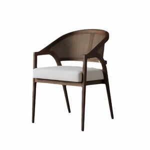 Silla de Comedor de Lujo con Brazos, Estructura de Madera, Respaldo de Ratán y Asiento Tapizado para Restaurante, Hotel, Cafetería - Product Image 2