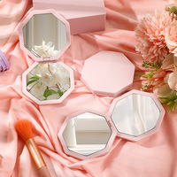 Mini miroir pliable en plastique à rabat, miroir de maquillage portable octogonal haute définition pour femmes.
