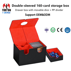 Caja de Cartas Torson de Cuero PU con Bandeja para Dados, Solución de Almacenamiento para 160 Cartas (Doble Mazo) para <span class=keywords><strong>MTG</strong></span> TCG <span class=keywords><strong>Commander</strong></span> - Product Image 1