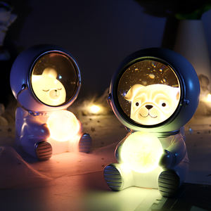 <span class=keywords><strong>Galaxy</strong></span> <span class=keywords><strong>Guardian</strong></span> Astronaut Animal Cute Pet Resin Night Light Moon lampada decorativa a Led per bambini - Product Image 3