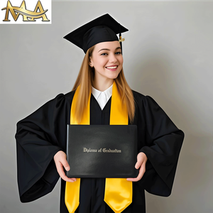 Venta al por mayor <span class=keywords><strong>de</strong></span> fábrica, personalizable, 2025, <span class=keywords><strong>gorro</strong></span> y bata <span class=keywords><strong>de</strong></span> graduación granate <span class=keywords><strong>de</strong></span> alta calidad, estola <span class=keywords><strong>con</strong></span> cubierta <span class=keywords><strong>de</strong></span> <span class=keywords><strong>diploma</strong></span>, conjunto <span class=keywords><strong>de</strong></span> vestidos <span class=keywords><strong>de</strong></span> graduación - Product Image 1