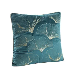 Capa de travesseiro para decoração de casa com folhas de ginkgo de veludo azul-verde bordado dourado com tubulação