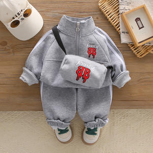 2025 nuovi set di abbigliamento per bambini in cotone di Design per bambini, ragazzi, abiti da ricamo in tinta unita con borsa, set di 3 pezzi - Product Image 4