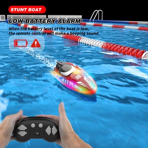 Bateau et navire télécommandés Flytec V777 Rouge avec éclairage LED éblouissant, double propulsion, cascades, 2 vitesses, pour enfants, piscines et lacs, jouet cadeau - Product Image 4