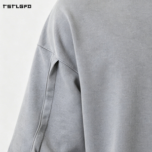 Conjunto de chándal de dos piezas de corte y confección, de tejido grueso con lavado vintage, compuesto por camiseta oversize con hombros caídos y pantalones de pierna ancha, estilo streetwear. - Product Image 5