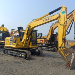 Excavadora de cadenas usada Komatsu PC130 de tamaño mediano, modelo 2021-2023, 13 toneladas, bajo consumo de combustible, motor incluido. - Product Image 1