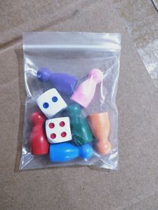 Personalizada 25x12x12MM Mini Kids Play Toys Juegos de Ajedrez Peones de Madera Coloridos con 2 Mini Dados para hasta Juegos de <span class=keywords><strong>Apuesta</strong></span> - Product Image 2