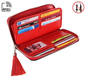 Pochette personnalisée en cuir Nappa véritable noir avec détail cœur rouge, marque privée OEM/ODM, accessoire de mode mignon en gros - Product Image 4