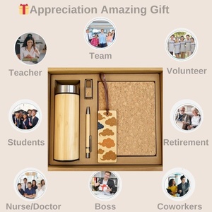 Set Regalo Aziendale Ecologico con Bottiglia d'Acqua in Bambù, Diario Artigianale, Penna, Portachiavi e Segnalibro in Legno con Motivo a Nuvole - Product Image 6