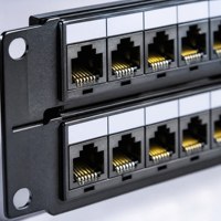 Panel de Conexiones CAT5e de 48 Puertos Gigabit 2U Tipo Split, Panel de Conexiones de Red para Gabinete de Grado Ingeniería