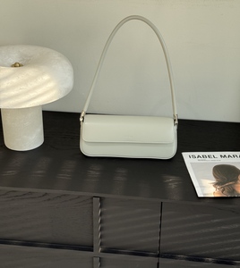 <span class=keywords><strong>Sac</strong></span> à bandoulière en cuir lisse East West 2026 SS pour femme, <span class=keywords><strong>sac</strong></span> à rabat minimaliste élégant pour le quotidien, fournisseur de boutique - Product Image 3