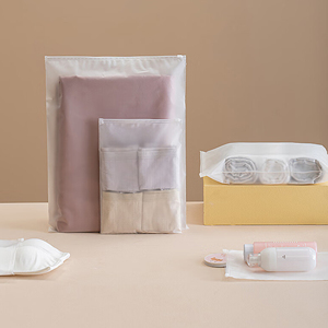Custom Reusable Sealed Plastic T-shirt Garment Packaging Frosted Plastic Ziplock Bag Transparent Zipper Bag