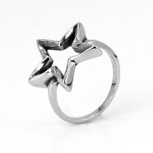 Anillo Abierto de Estrella Gótica Punk de Acero Inoxidable 316 para Hombre, Metal Plateado Pulido, Textura Angular, Diseño Oscuro y Atrevido - Product Image 1