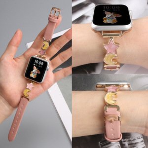 Correa de Reloj de Cuero de Lujo con Dijes de <span class=keywords><strong>Estrella</strong></span> y Luna, Diseño Elegante y Delgado, Compatible con <span class=keywords><strong>Apple</strong></span> <span class=keywords><strong>Watch</strong></span> S11 S10 S8 para Mujer - Product Image 3